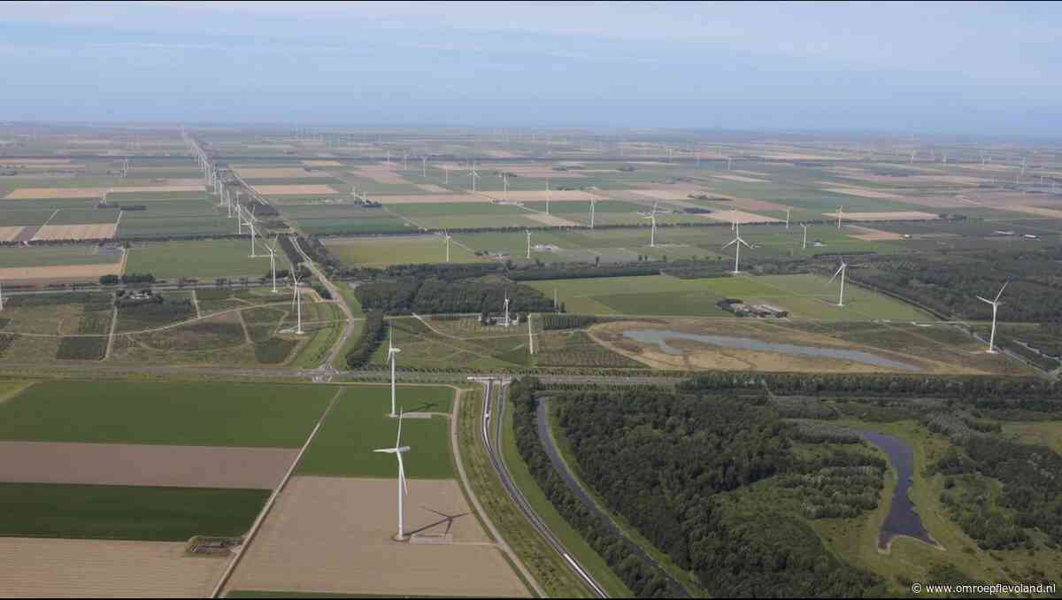 Flevoland - Windpark Zeewolde start weer op na onderhoud