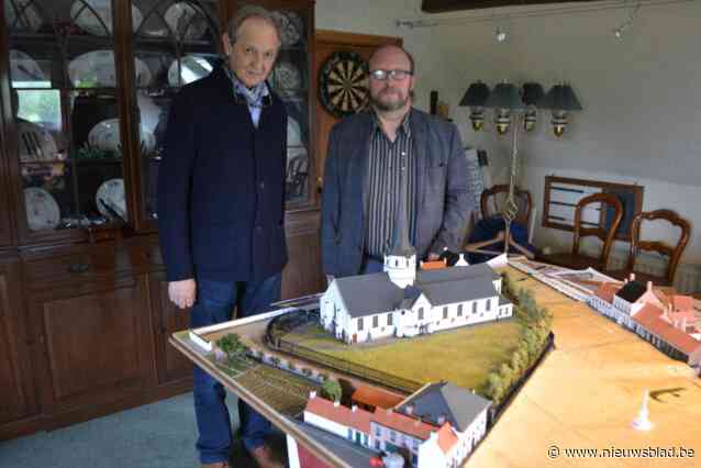 Patrick (71) maakt maquette van Sleidings dorpsplein anno 1910 en zal daar wellicht 3 jaar aan werken: “Restaureren en knutselen is van kindsbeen af mijn hobby” Sleidinge