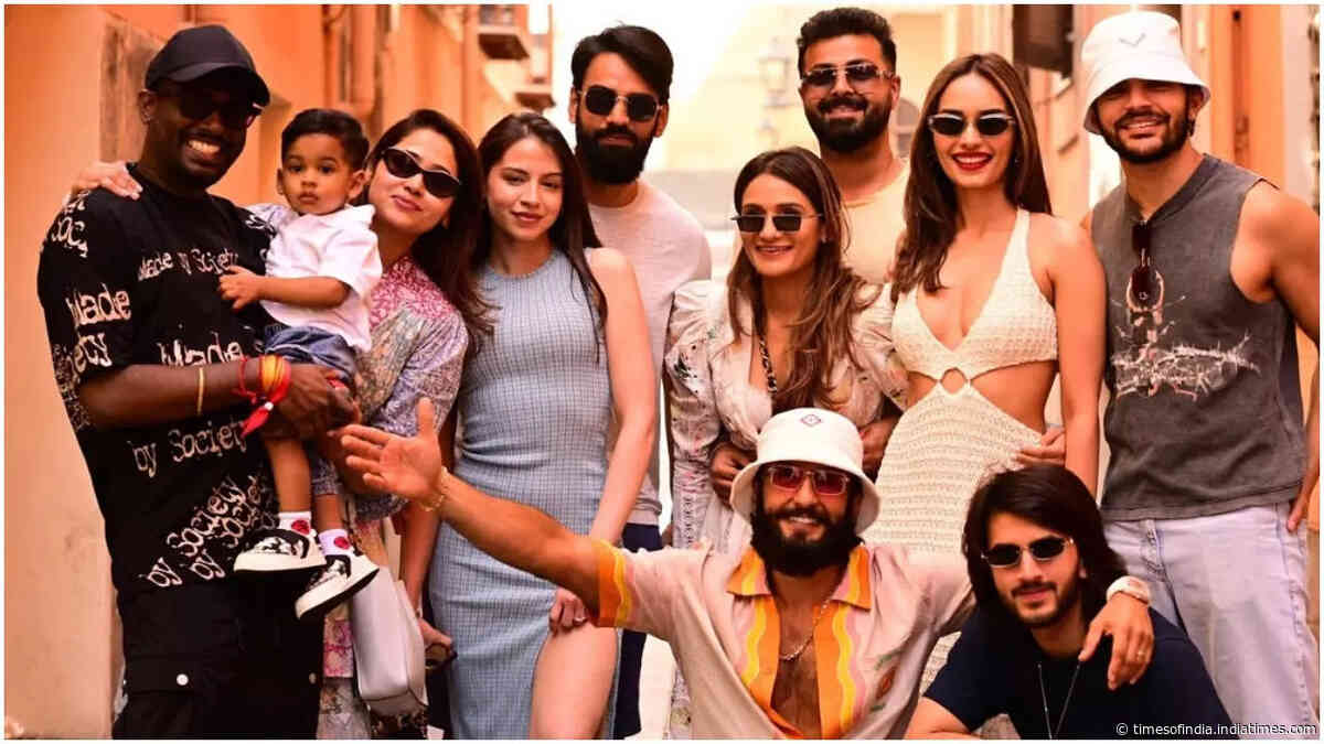 PIC: Ranveer poses with Atlee in Italy