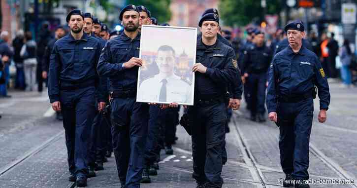 Mannheim: Trauerzug für getöteten Polizisten
