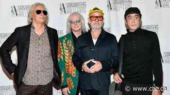 R.E.M.'s original 4 play on stage for first time in 17 years at Songwriters Hall induction
