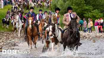 In pictures: River fording at Selkirk Common Riding