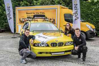 Vrienden nemen met knalgele BMW deel aan Budapest Rally: “Kijken uit naar de passage over de Stelviopas”