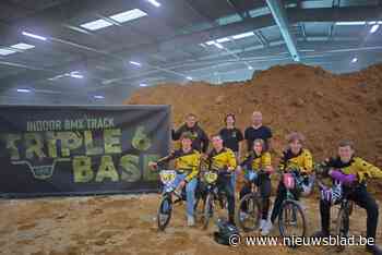 BMX Devils leggen  indoor parcours aan in voormalige NAVO-hal : “Permanente binnenomloop is uniek in Europa”
