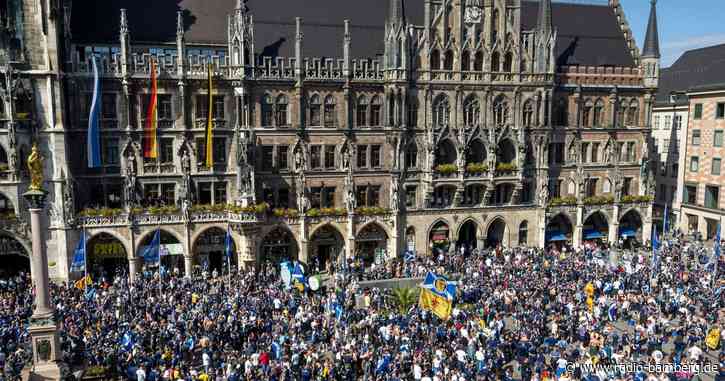 Polizei lässt keine Menschen mehr auf Münchner Marienplatz