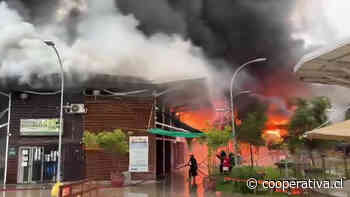 Se reactiva incendio en la Feria de Abastos de Illapel