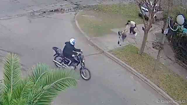 Mujer policía frustró a tiros robo de un par de motochorros en Argentina