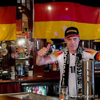 Duitse vlag wappert in Goors café: “Die boertjes drinken alleen graag Grolsch en Heineken”
