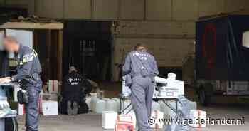 Politie doet inval in loods Kaatsheuvel: 560 liter amfetamineolie gevonden in jerrycans