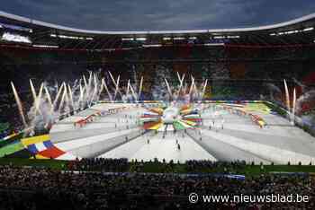 IN BEELD. Kleurrijke dansers, vuurwerk en eerbetoon aan Franz Beckenbauer: dit was de openingsceremonie van het EK in Duitsland