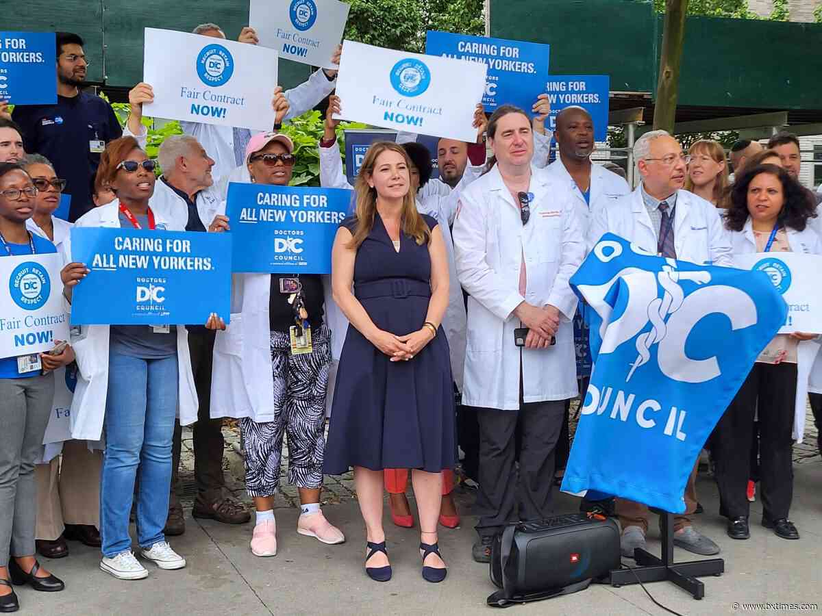 Doctors rally at Jacobi Hospital to demand better contract and working conditions