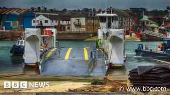 Island ferry suspended day after return to service