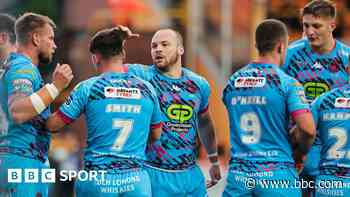 Off-key Wigan go top with battling win at Castleford