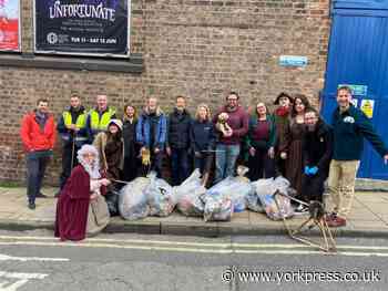 Volunteer clean-up in York to support Sea Life Trust