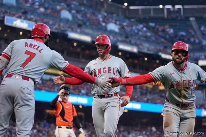 Angels explode for early 8-run lead, hang on to beat Giants