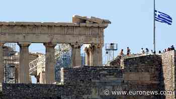 Heatwave in Greece halts visits to ancient site Acropolis