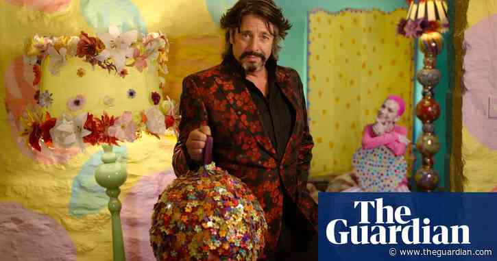 Outrageous Homes: Laurence Llewelyn-Bowen has more fun than anyone else alive