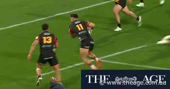 Wallace Sititi intercept sets up awesome Chiefs try