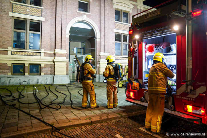 Brandweer groot uitgerukt voor brand bij rechtbank