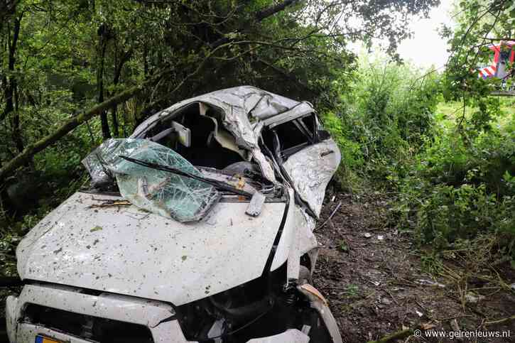 Foto update: Automobilist (33) overleden na ongeval op snelweg, bijrijder gewond