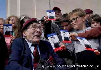 Funeral held for D-Day veteran who flew from Dorset