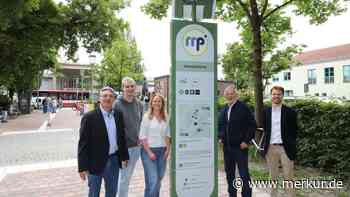 Domstadt in der Vorreiterrolle: Info-Stele am Freisinger Bahnhof weist Neuankömmlingen den Weg