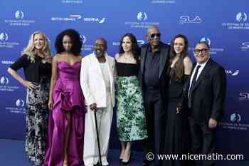 PHOTOS. Morgan Freeman, l'équipe de NCIS, Simone Ashley... du beau monde sur le tapis bleu d'ouverture du Festival TV de Monte-Carlo