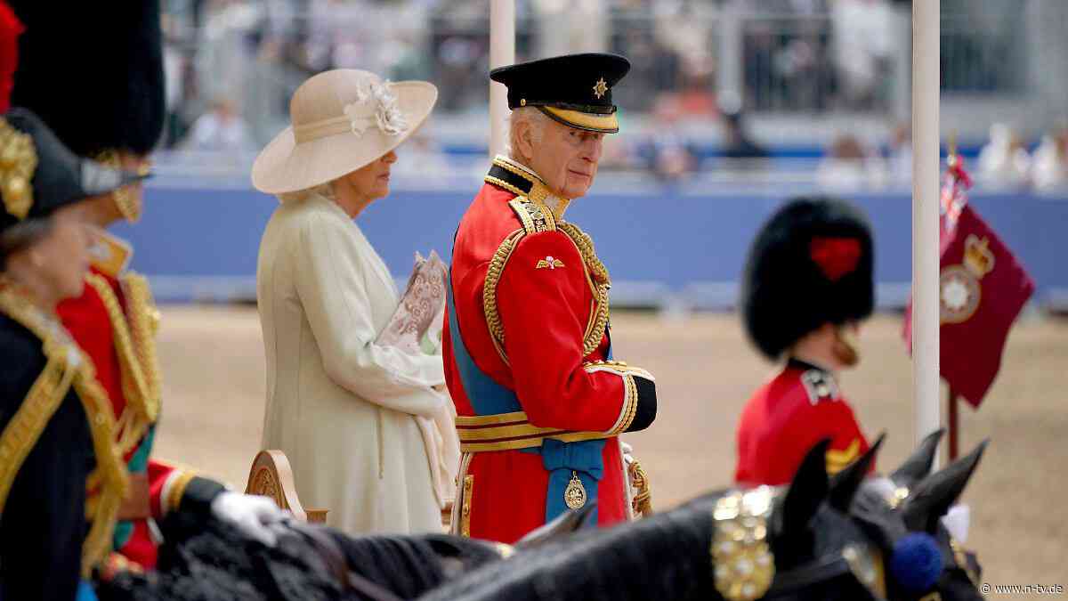 "Trooping the Colour" in London: Charles und Camilla trotzen dem Regen - Kate strahlt