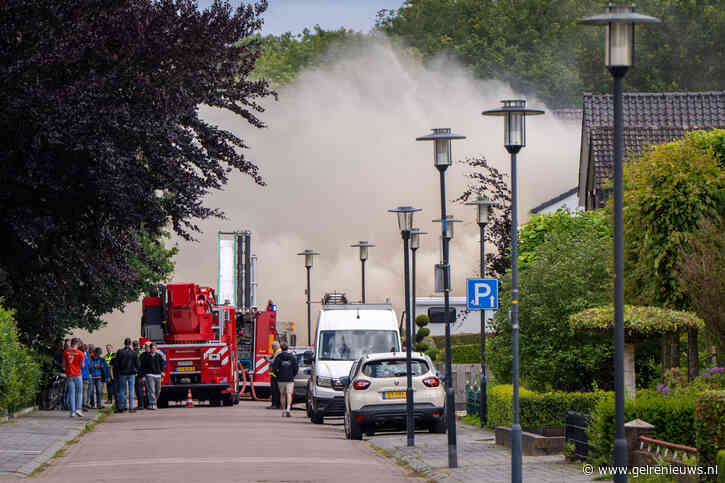 [Foto’s] Grote woningbrand in Didam