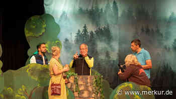 Zeitreise im Brunnen: Ebersberg feiert 70 Jahre Stadterhebung mit humorvollem Theaterabenteuer