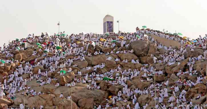 Nigerian pilgrims converge at plain of Arafat for hajj rite