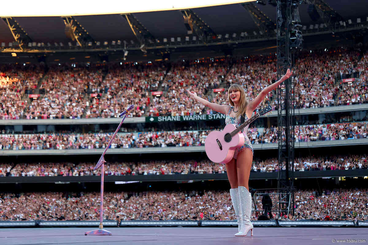 Taylor Swift just performed a surprise song that fans 'didn't even know was an option'