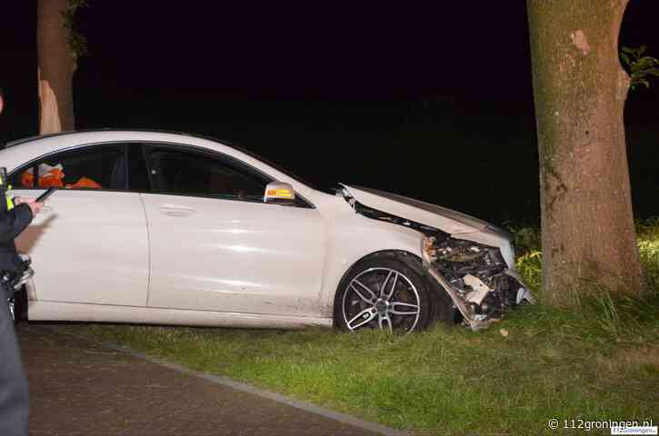Auto tegen boom bij Valthermond, 1 gewonde
