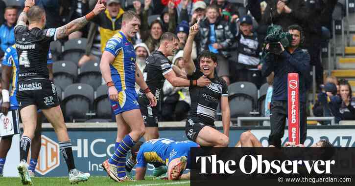 Leeds fans honour Rob Burrow then demand Smith’s exit in defeat at Hull FC