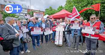 Rentner protestieren auf Exerzierplatz in Kiel für Inflationsausgleich
