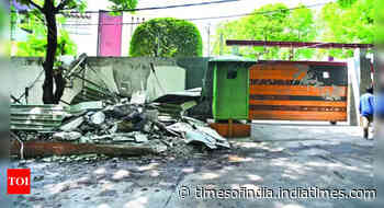 Illegal rooms for securitymen outside Jagan's home razed