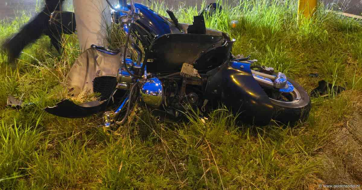 Scooterrijder raakt gewond na botsing met auto in Ede: slachtoffer naar ziekenhuis