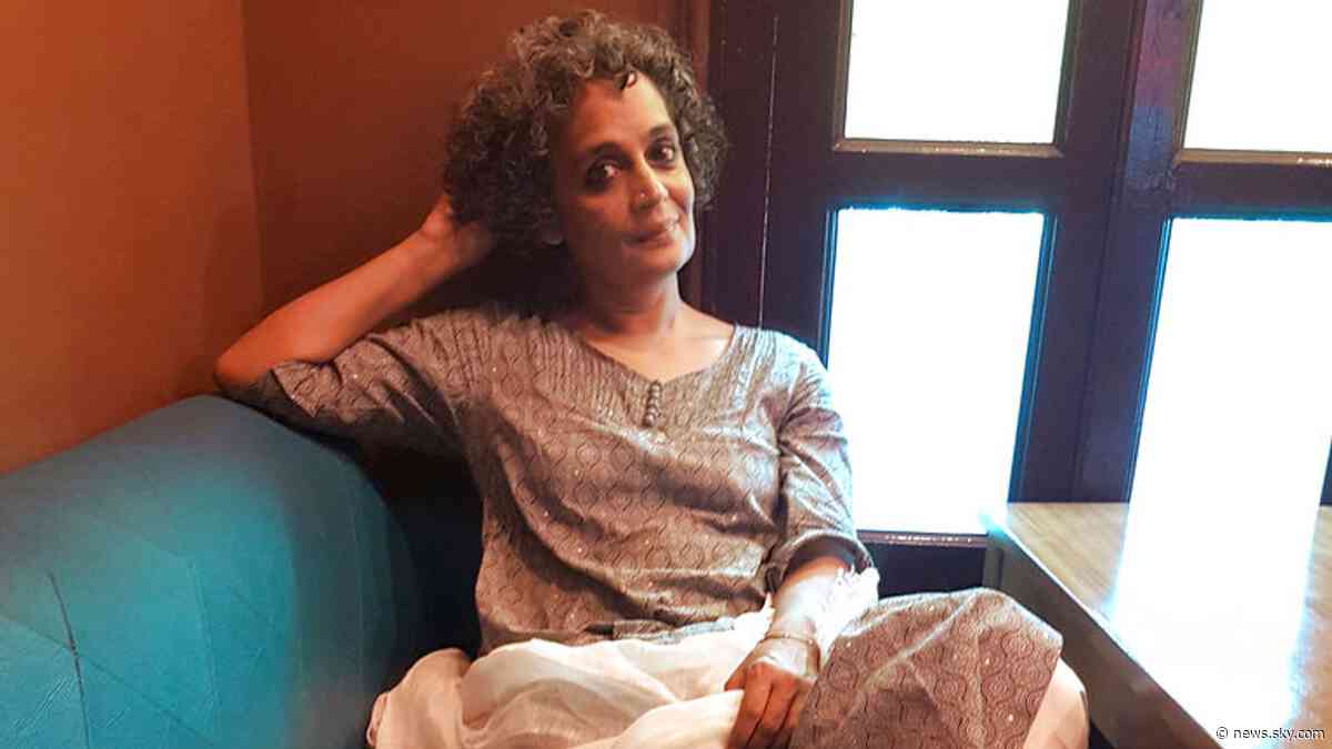 Booker prize-winning author Arundhati Roy to be prosecuted for Kashmir comments