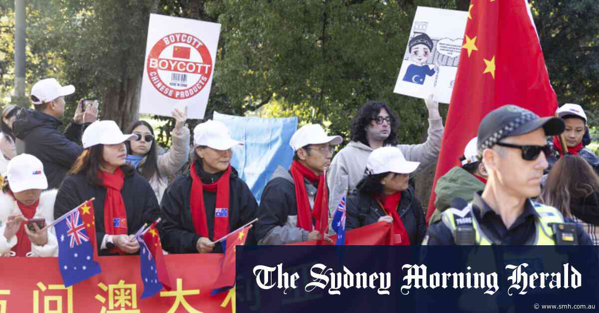 Chinese Premier calls for nations to ‘shelve differences’ on Australia visit, met with protests at Adelaide Zoo