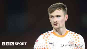 Connolly signs for Stockport after leaving Blackpool