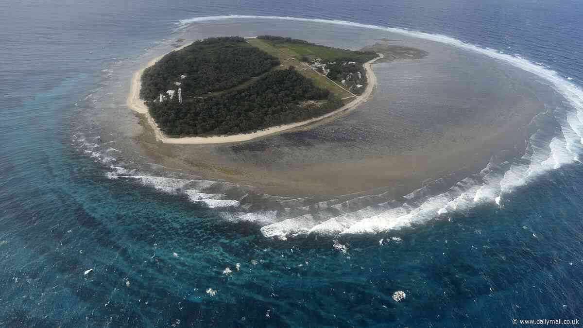 Desperate search is launched for missing sailor after boat overturned off Lady Elliot Island leaving his two passengers clinging to the side