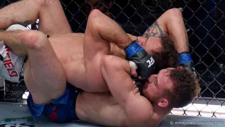 UFC on ESPN 58 video: Brady Hiestand slaps on tight choke for comeback third-round finish