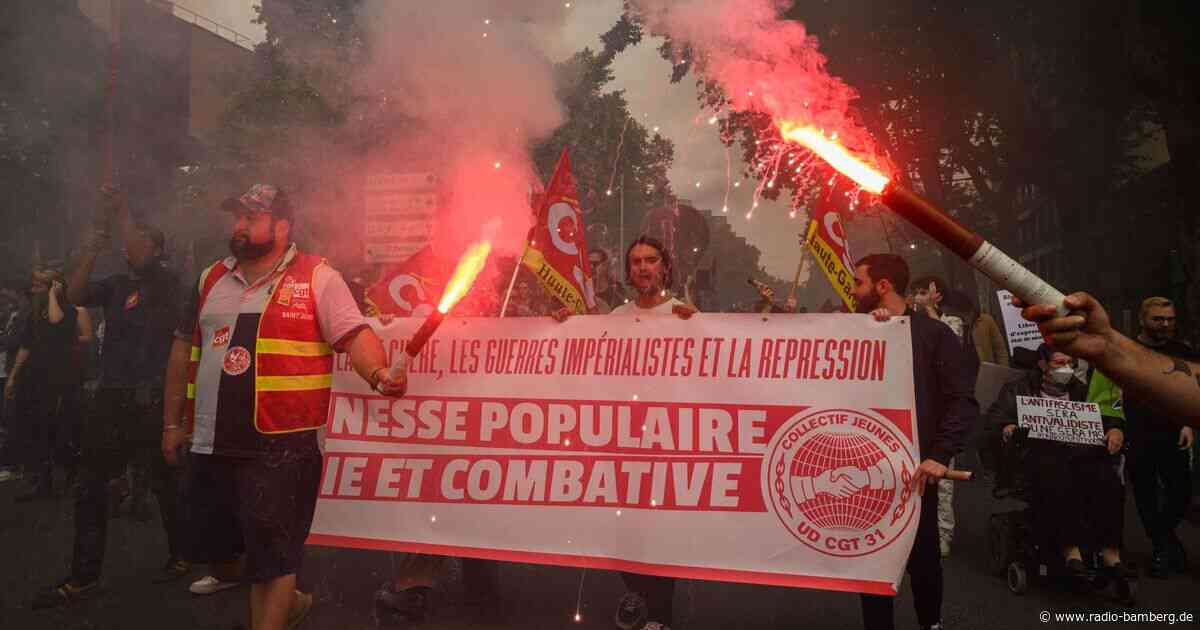 Massenprotest: Zehntausende Franzosen gegen extreme Rechte