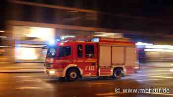 Feuerwehr sieht schon bei Ankunft die Flammen – nächtliches Feuer in München