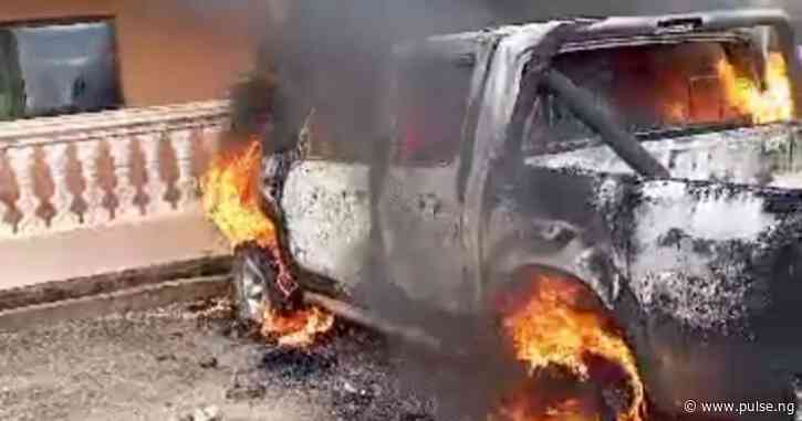 Gunmen attack Local Government HQ in Anambra, set patrol vehicles ablaze