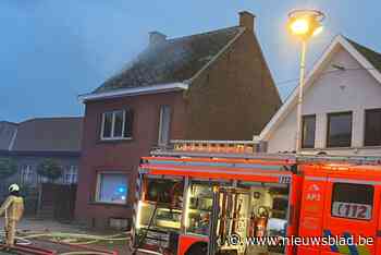 Uitslaande dakbrand aan Keiberg: bewoners proberen zelf te blussen, maar kunnen niet voorkomen dat woning onbewoonbaar is