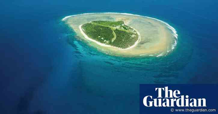 One man dead and two rescued after yacht capsizes on Great Barrier Reef