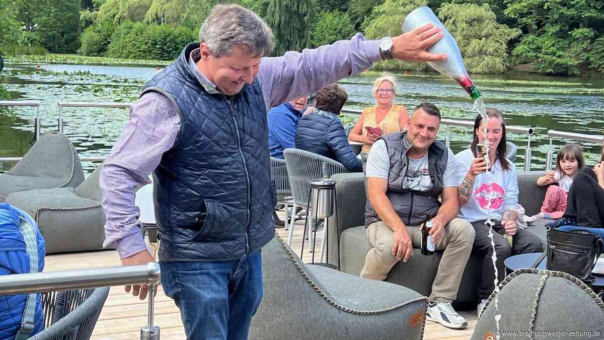 Bad Sachsa jubelt: Sektdusche zur Einweihung der Seebühne im Harz