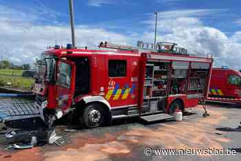 Zes brandweermannen naar ziekenhuis na ongeval tussen pompwagen en personenwagen