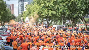 EM-Fanmarsch: Tausende Niederländer färben Hamburg Orange